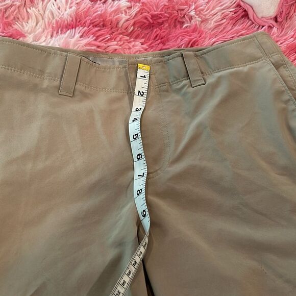 Callaway Men's Hybrid Short, Excellent Condition , Tan size 30 - Picture 4 of 8